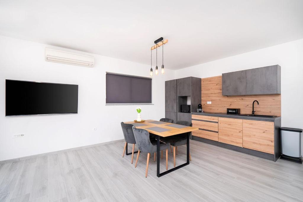 Apartments Grubisic - Sibenik - Parking Included エクステリア 写真