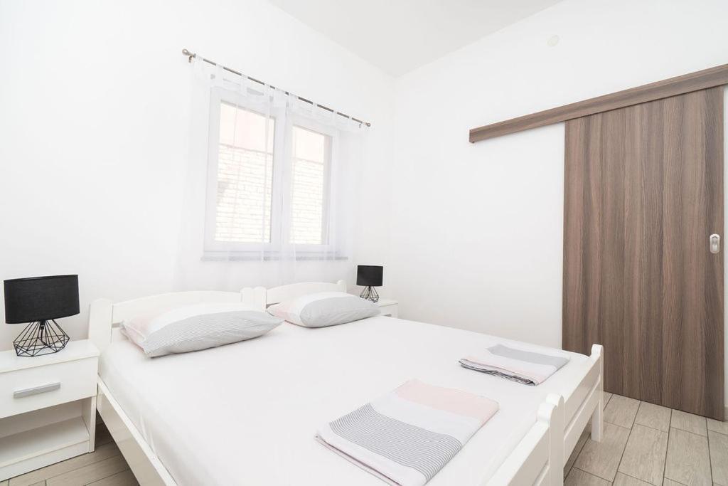 Apartments Grubisic - Sibenik - Parking Included エクステリア 写真